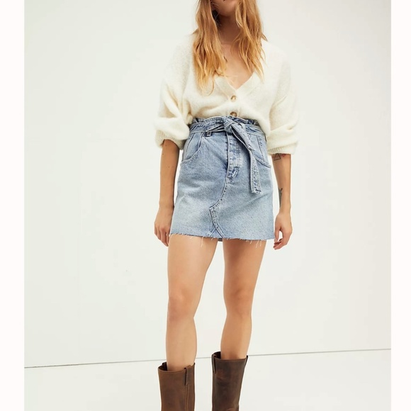 We The Free East of Eden High Rise Raw Hem Waist Tie Denim Min Skirt Size 27 EUC - Picture 1 of 9